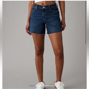 American Eagle Strigid Super High-Waisted 6"
Relaxed Denim Short